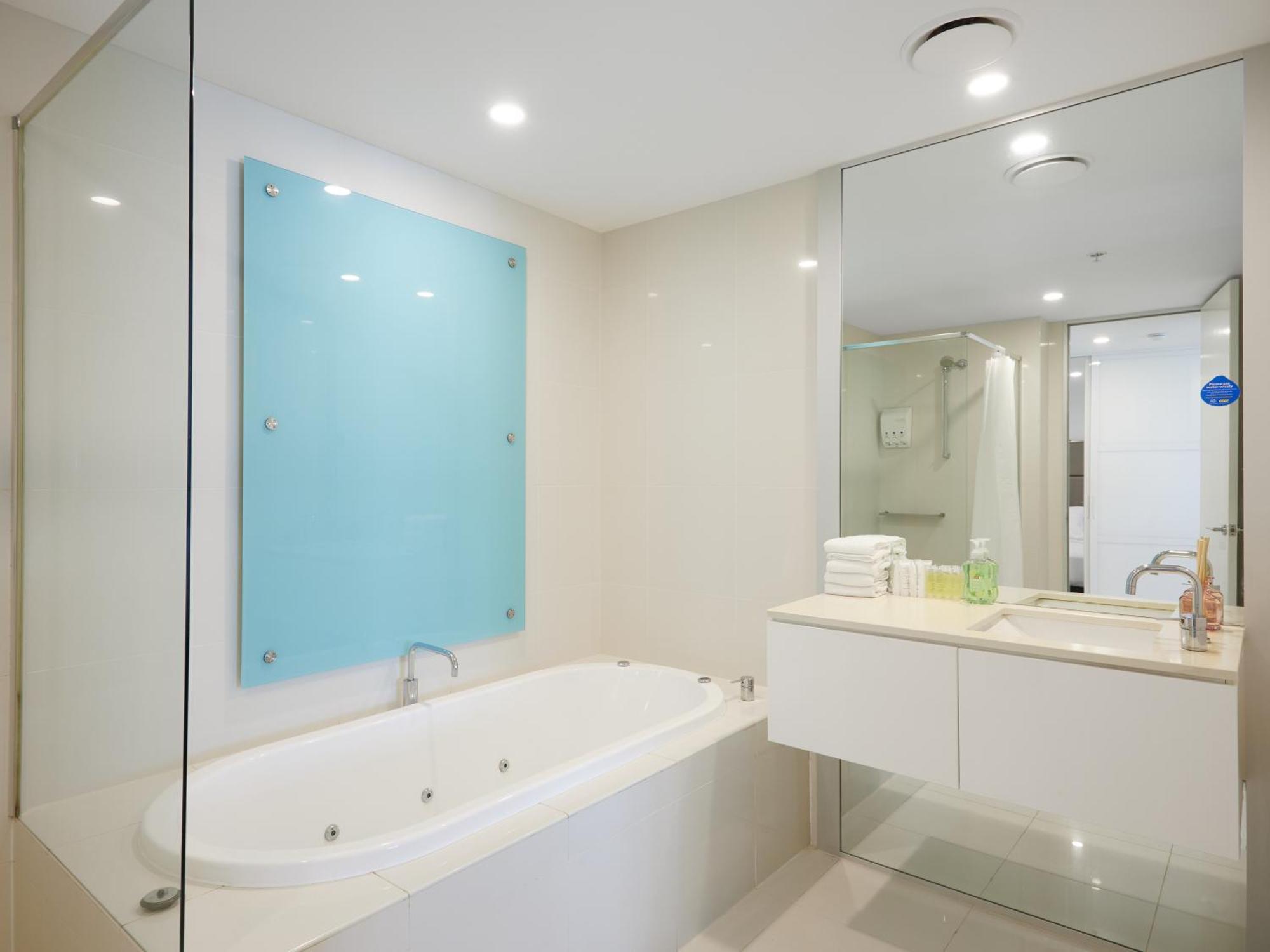 Serain Residences On 9 Hamilton Avenue Apartment