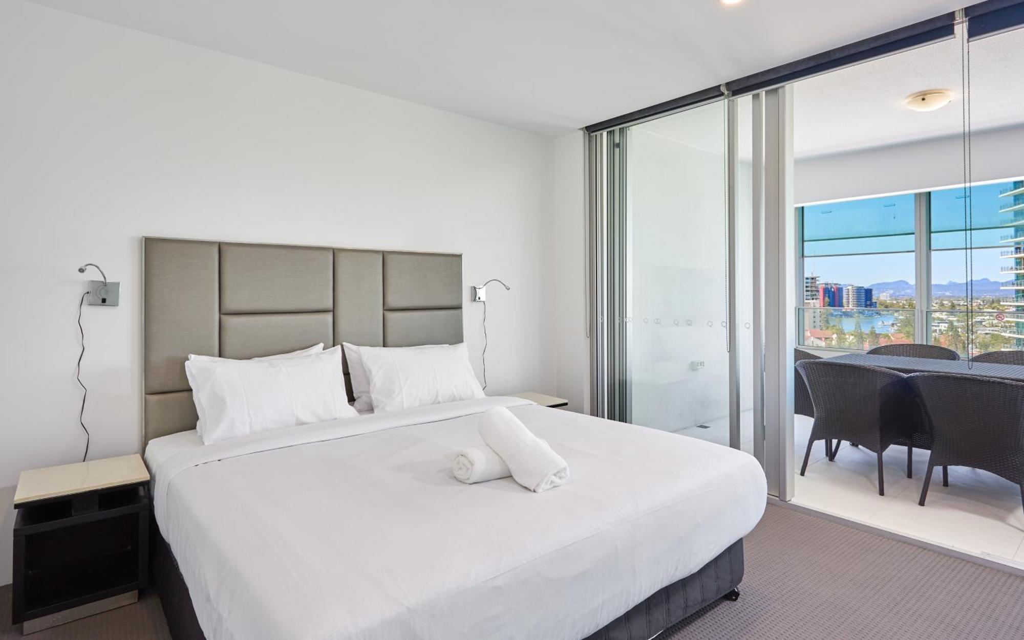 Serain Residences On 9 Hamilton Avenue Apartment *