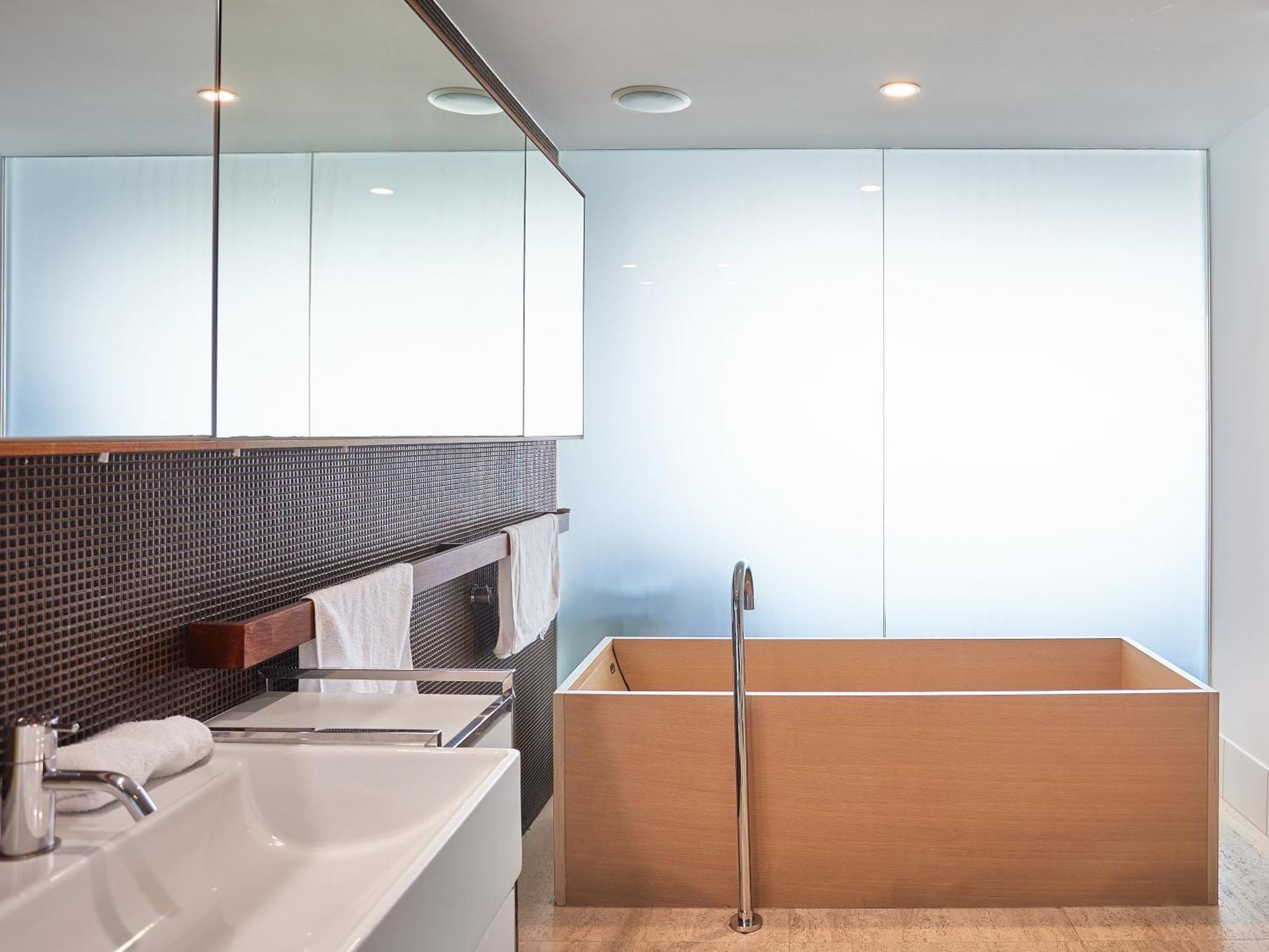 Serain Residences On 9 Hamilton Avenue Apartment