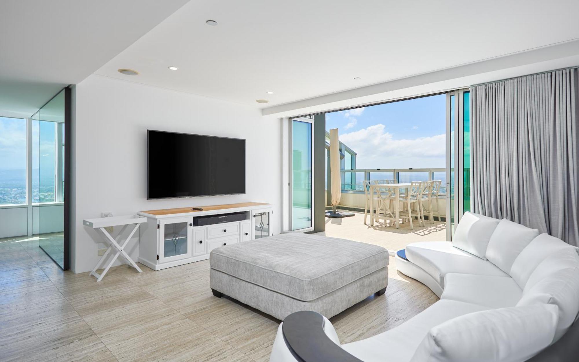 Serain Residences On 9 Hamilton Avenue Apartment