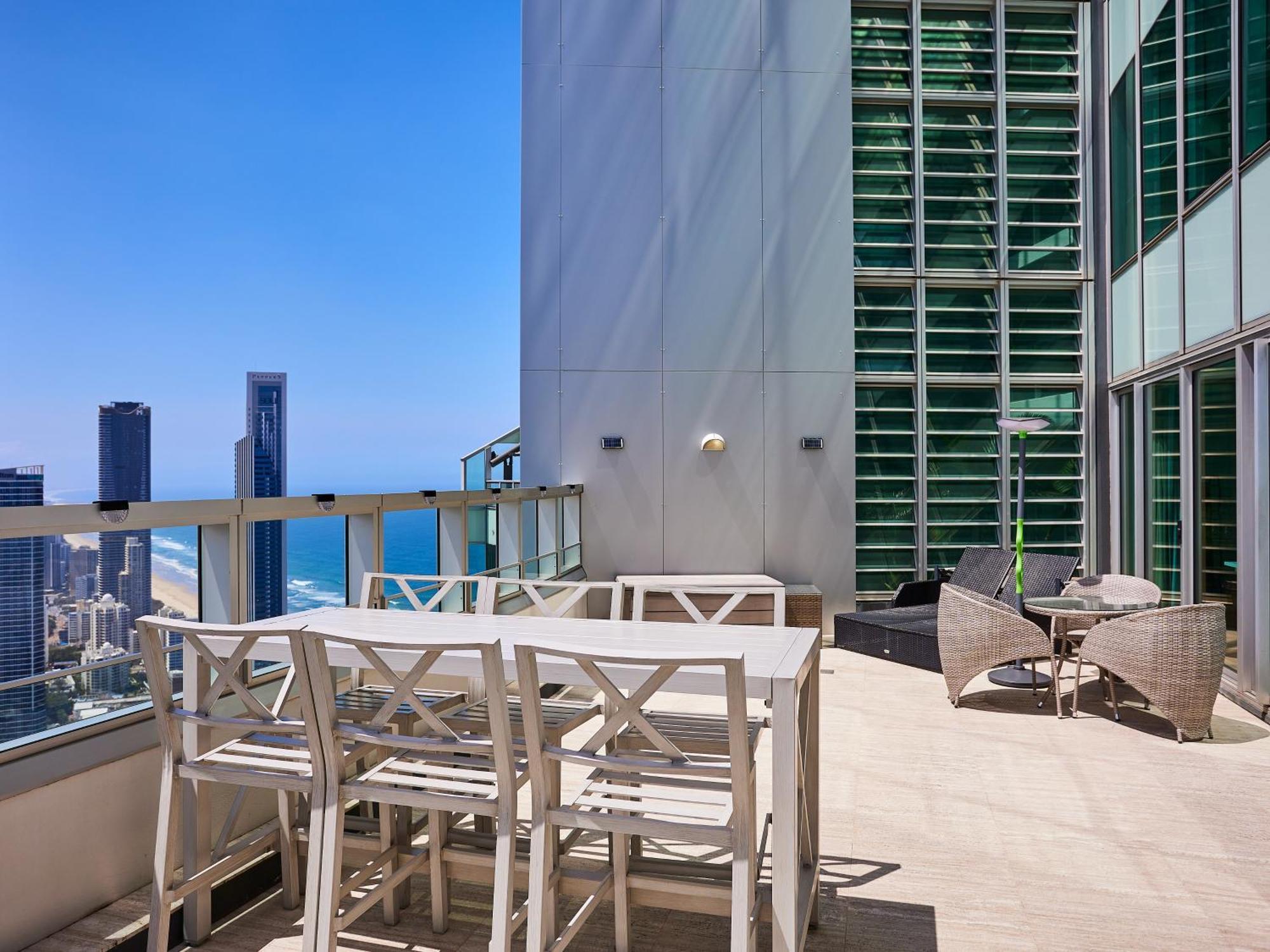 Apartment Serain Residences On 9 Hamilton Avenue