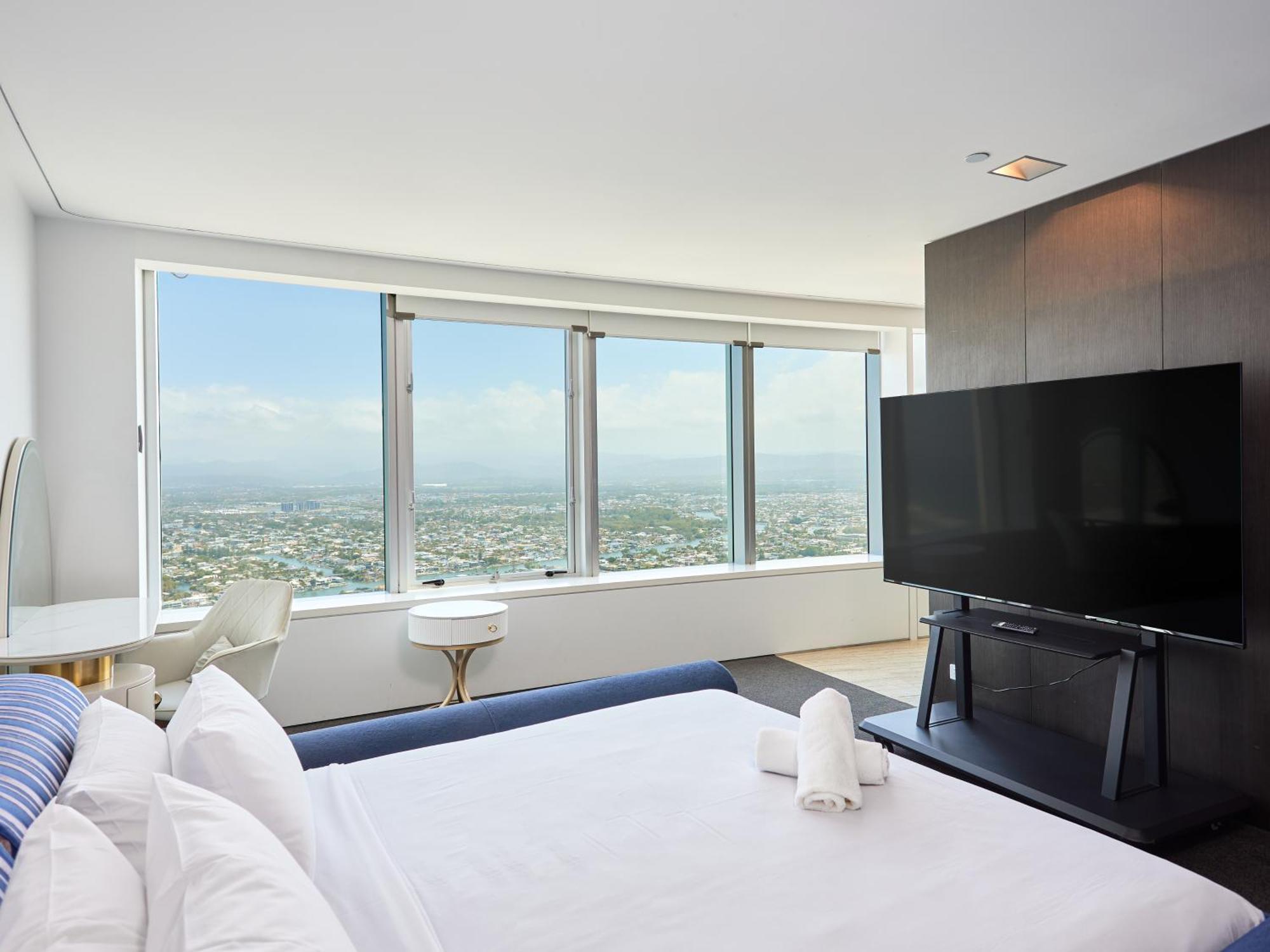 Serain Residences On 9 Hamilton Avenue Apartment *